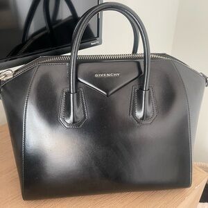 Givenchy antigona medium